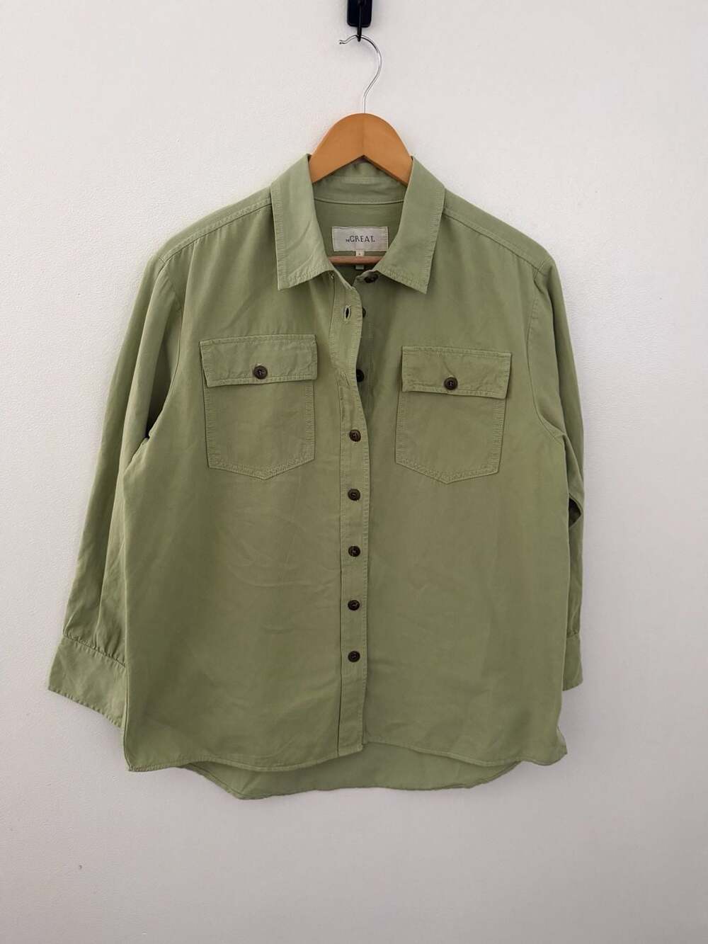 THE GREAT. The Field Shirt in Green Twill